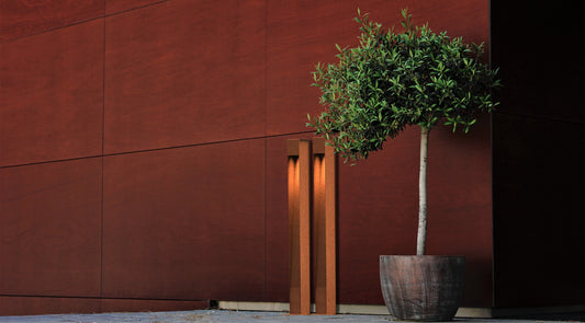 GARDD C1S 1100 Cortenstaal lamp voor rode muur