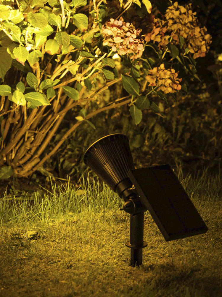 Sfeerfoto Iplux solar tuinspot 240