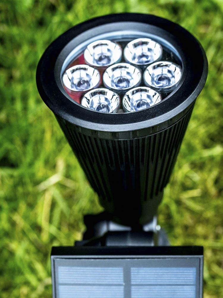 Close up Tuinspot op zonne energie Iplux