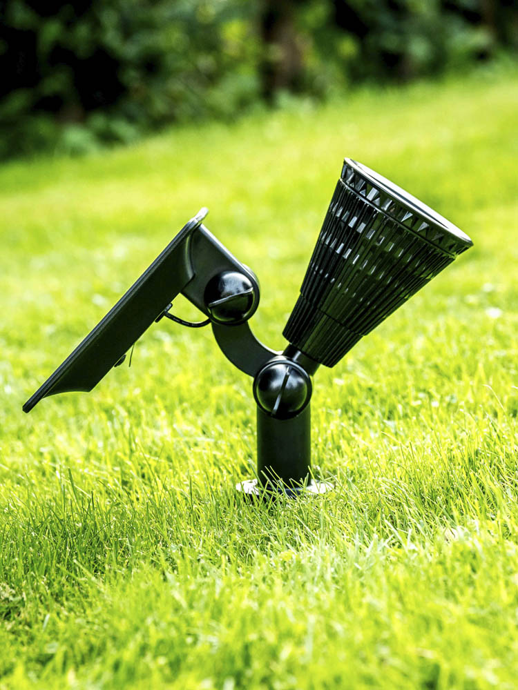 Iplux Solar Led Tuinspot zonne energie Sfeerimpressie